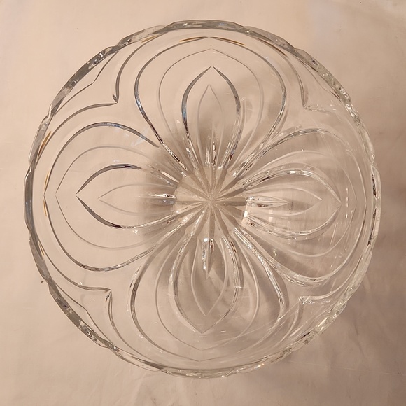 Taunton Crystal Serving Bowl - Picture 2 of 3